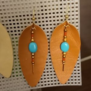 Teardrop leather earring with stones.